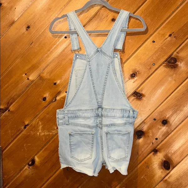 Mossimo light wash denim raw hem shorts overalls - Image 5