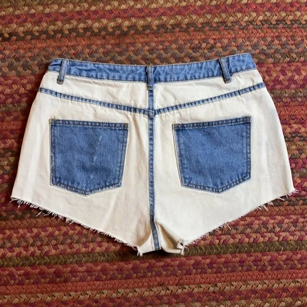 Missguided RIOT TWO TONE HIGH RISE MOM JEAN SHORTS - Image 3