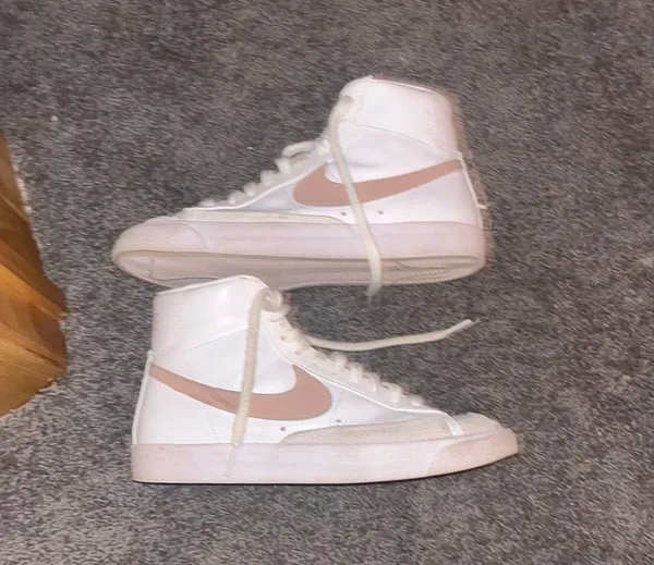 Nike Pink Blazers size 9 - Image 2