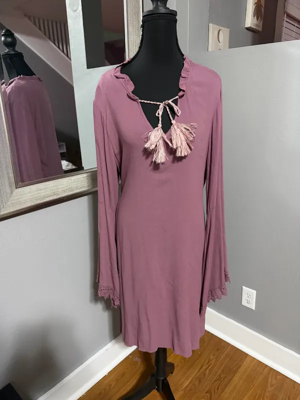 NWT Ariat Boho Western mauve dress keyhole neckline crochet detail bell sleeve & tassel large - Image 2
