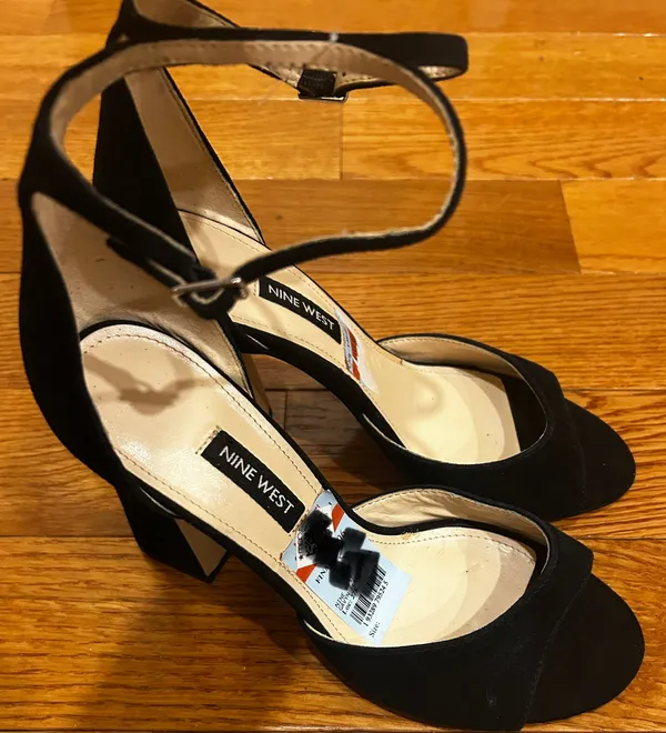 Nine West NWT Gavyn classic suede block heel, open toe statement sandal. 7.5 - Image 16