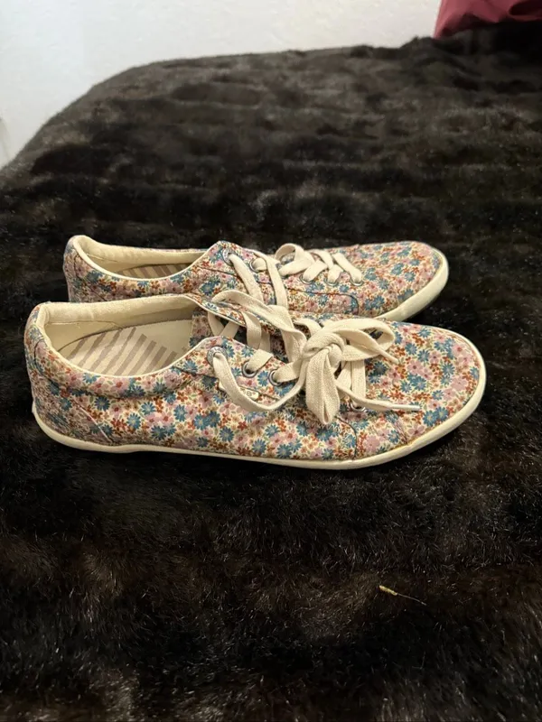 Taos Women's Star Burst Sneaker Shoes Floral Flowers 10 - Image 5