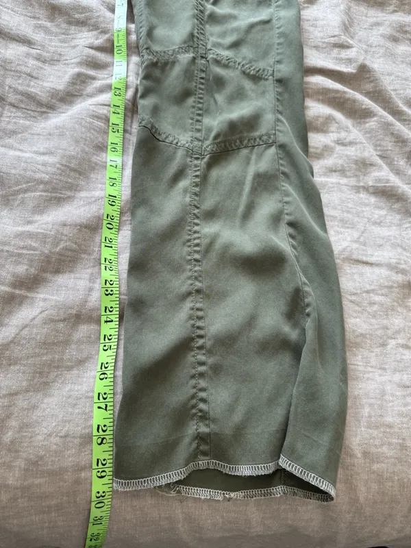 Athleta Low-Waisted Green Adjustable Lightweight Pants - Image 13