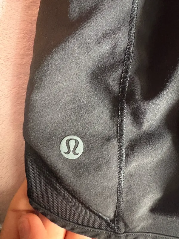 Lululemon Shorts Hotty Hot - Image 4