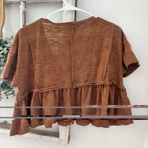 Altar'd State V-neck short-sleeve Boho ruffled hem Peplum Rust Size S Crop Shirt - Image 5