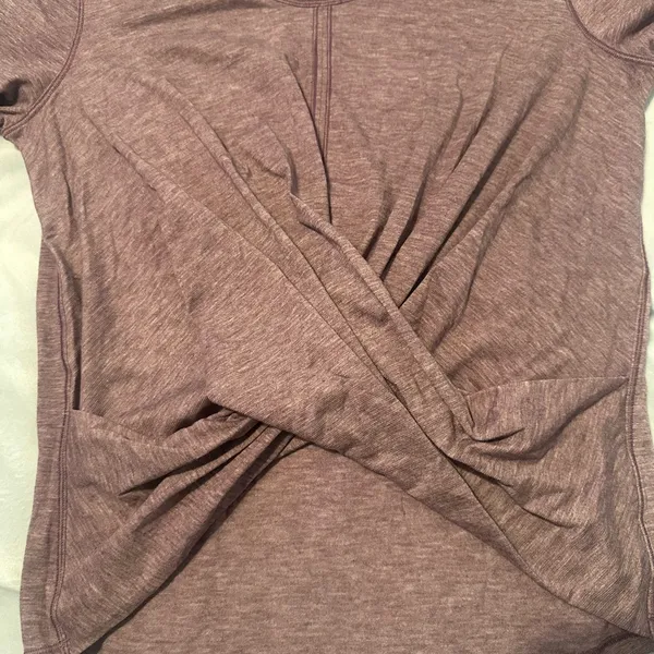 Lululemon t-shirt size 8 - Image 3