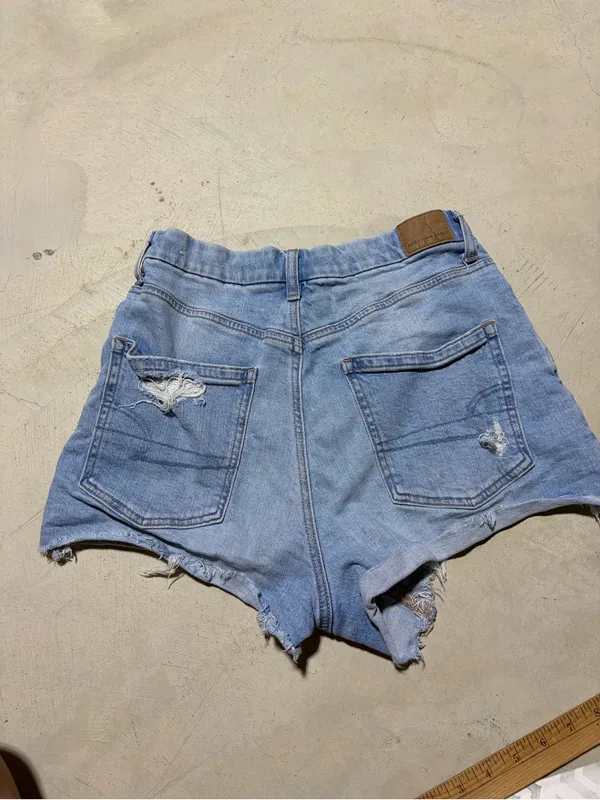 American Eagle Outfitters curvy 90s boyfriend light blue jean shorts 6 - Image 4