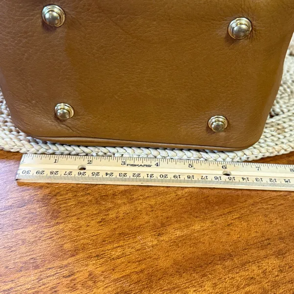 Vintage Dooney & Bourke Norwalk Leather Bucket Shoulder Bag Dark Tan / Lt Brown - Image 10