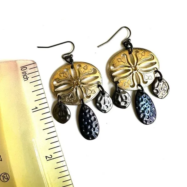 Gold tone drop earrings - Image 7