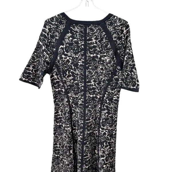 Taylor size M abstract floral short sleeve sweater dress. - Image 3