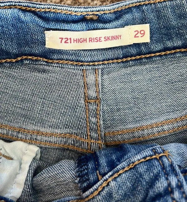Levi's 721 High Rise Skinny Jeans - Image 5