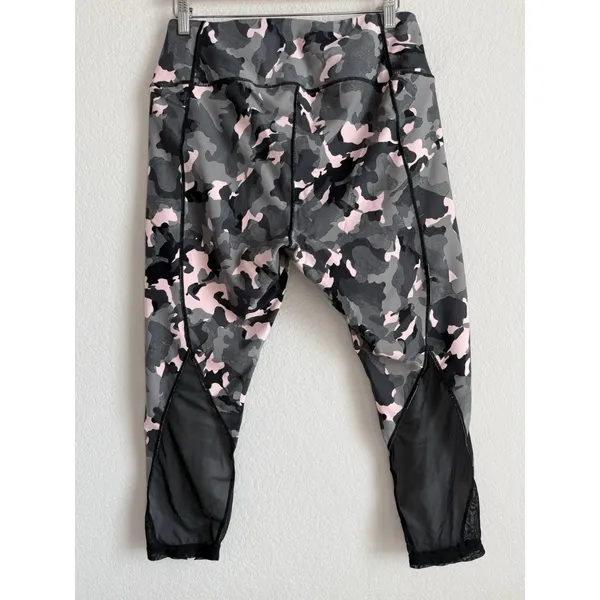 Torrid‎ Athletic Camo Pink Grey Cropped Mesh Legging Women's Size 2X Gym Stretch - Image 2
