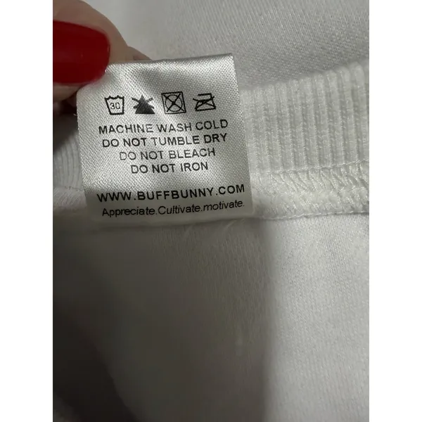 Buff Bunny Collection Sweatshirt Floral Skull Graphic White Size Medium - Image 10