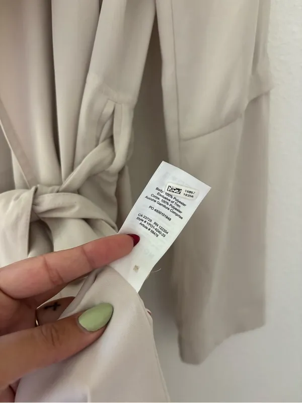 Aritzia babaton flowy trench coat - Image 4
