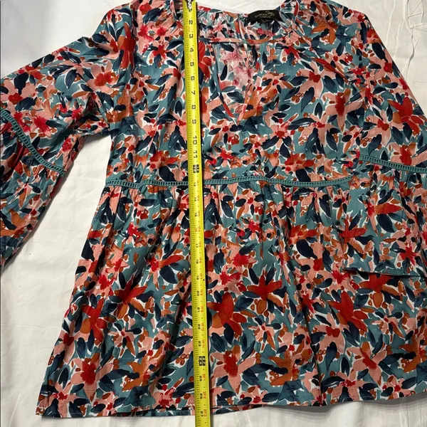 Suzanne Betro Multicolor Floral Blouse with Bell Sleeves SZ M - Image 4