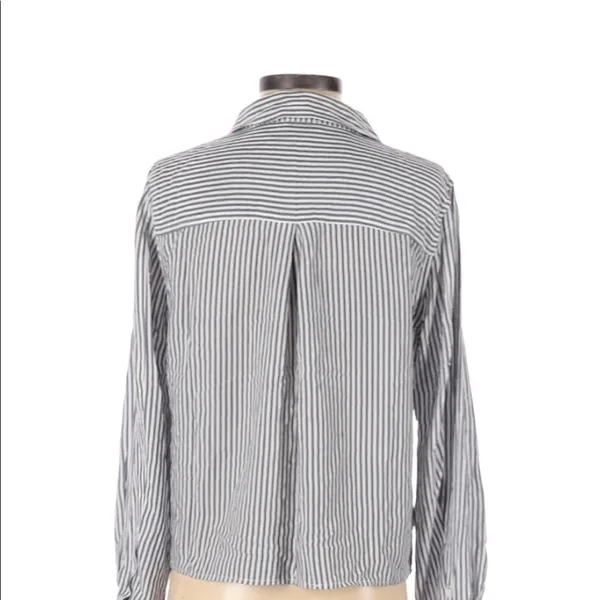 Vince Camuto size small striped tie front top - Image 3