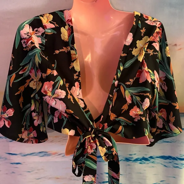 SHEIN Curve 2 Piece Crop Top With Shorts Tropical Floral Design Tie Top - Image 2