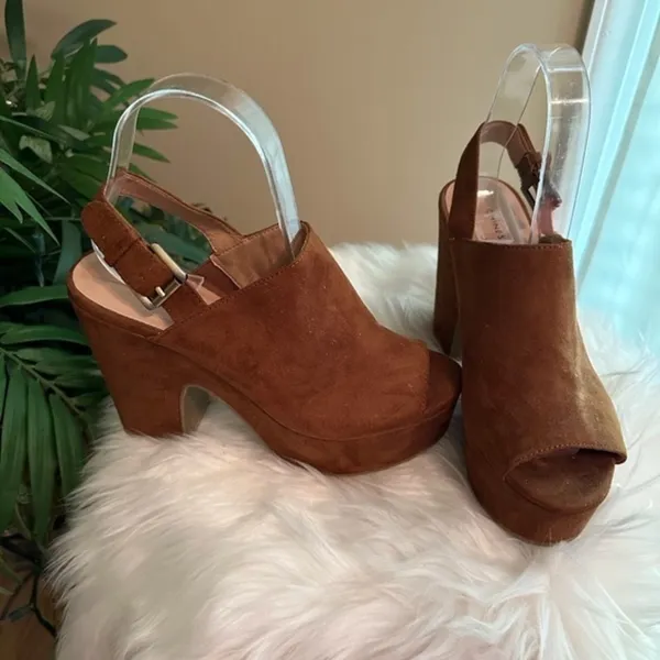 CL by Laundry Brown Suede Heels Size 6 - Image 5