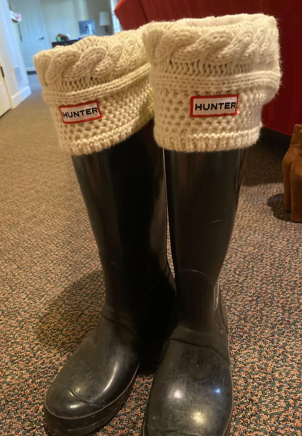 Hunter Boots Black  with Cable Knitted Tall Inserts - Image 7