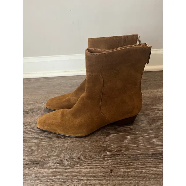 The Lexie Ankle Boot in Warm Chestnut Suede Size 9 - Image 2