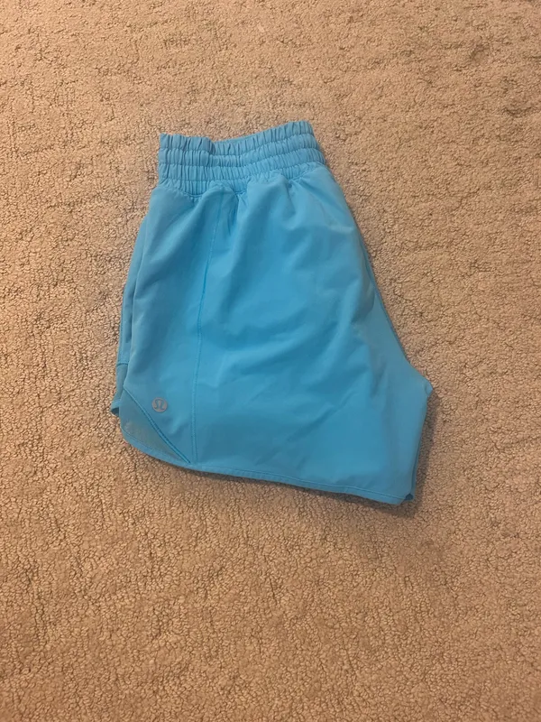 Lululemon Hot Shorts 4" High-Rise - Image 3