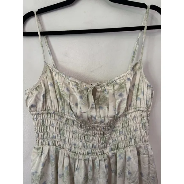 NWOT ASTR‎ The Label Floral Satin Smocked Midi Dress Size Large Cream Blue Slip - Image 6