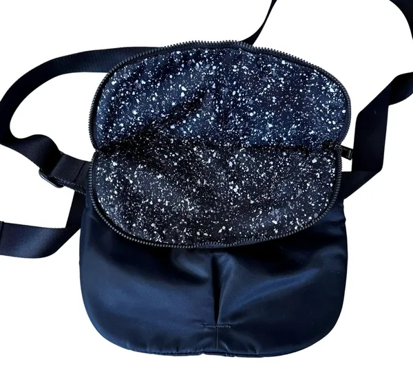 Lululemon Womens Black Lightweight Slim Nylon Crossbody Belt Bag NWOT - Image 5