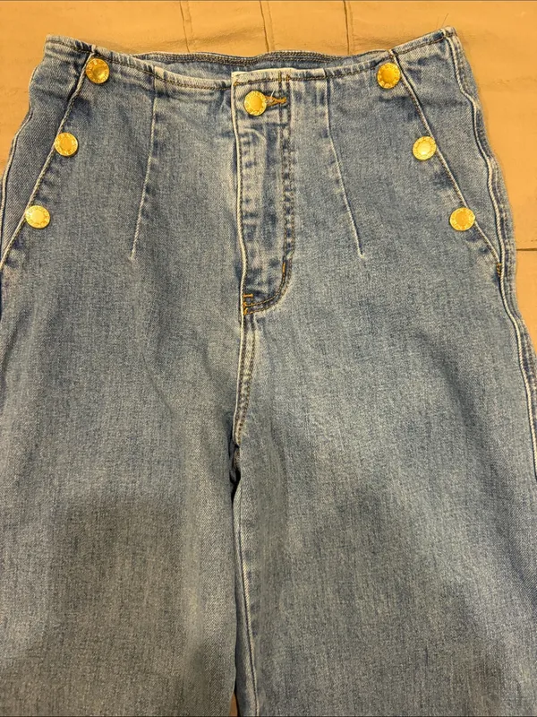 High-Rise Wide-Leg Jeans in Light Blue Denim - Image 4