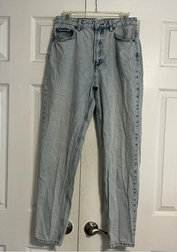 BDG Urban Outfitters Mom High Rise Light Wash Jeans - Image 3