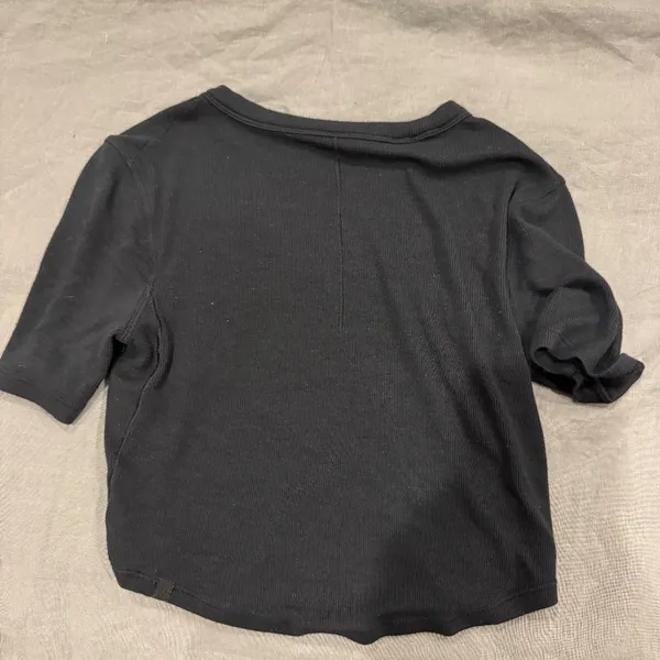 Lululemon Hold Tight Cropped T-Shirt Black - Image 4