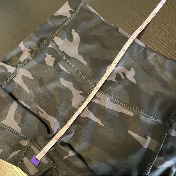 Athleta Ultimate Stash Pocket‎ Camo 7” Shorts Biker XS - Image 11