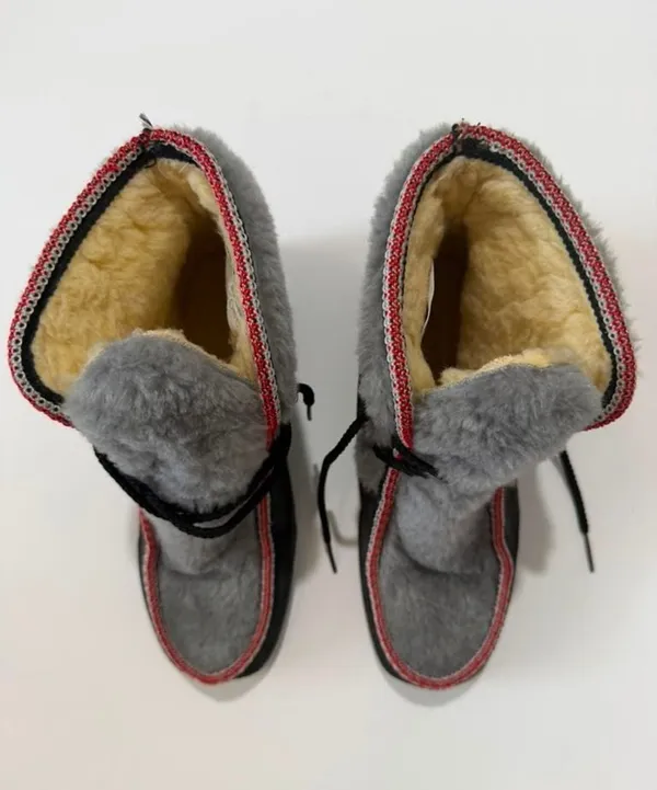 Vintage Snowland Women's Faux Fur-Lined Ankle Après Ski Boots in Black and Gray - Image 5