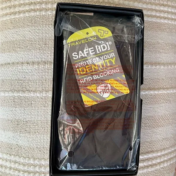 Travelon Safe ID Black Canvas RFID Blocking Pouch Wallet/Wristlet New In Box - Image 4