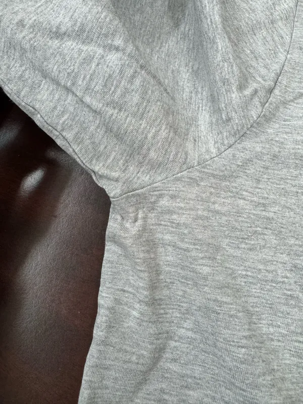Vineyard Vines Grey Long Sleeve Book Graphic Pocket Tee Size Medium - Image 3