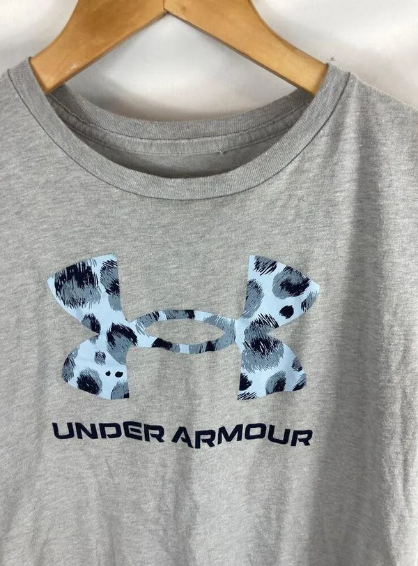 Under Armour Loose Fit Heat gear graphic tshirt size small - Image 2