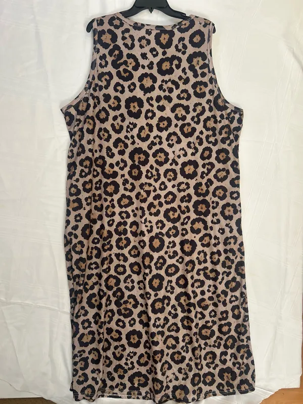 NWOT Plus size leopard maxi dress, pockets, soft satin stretchy material 4X - Image 5