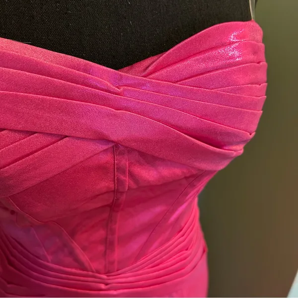 NWOT metallic pink strapless prom dress ruched front slit size 0 - Image 5