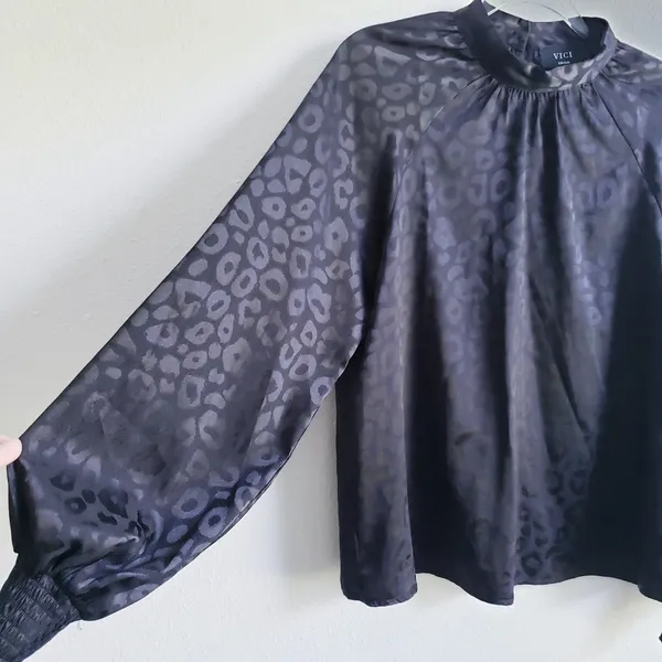 VICI Leopard Long Sleeve Keyhole Blouse - Image 6