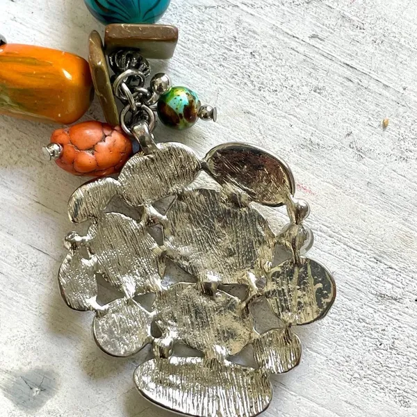Colorful beaded silver tone pendant necklace - Image 12