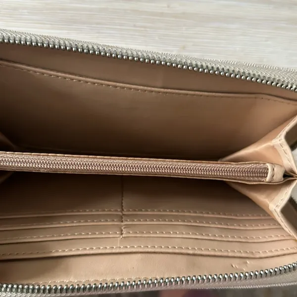 Guess White Wallet - Image 4