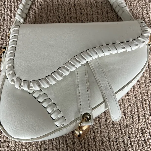 Amazon Elegant White Saddle Bag - Image 3