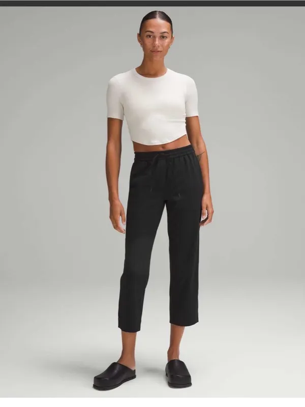 Lululemon Tapered Mid Rise Crop * Luxtreme 25” Sz 8 - Image 3