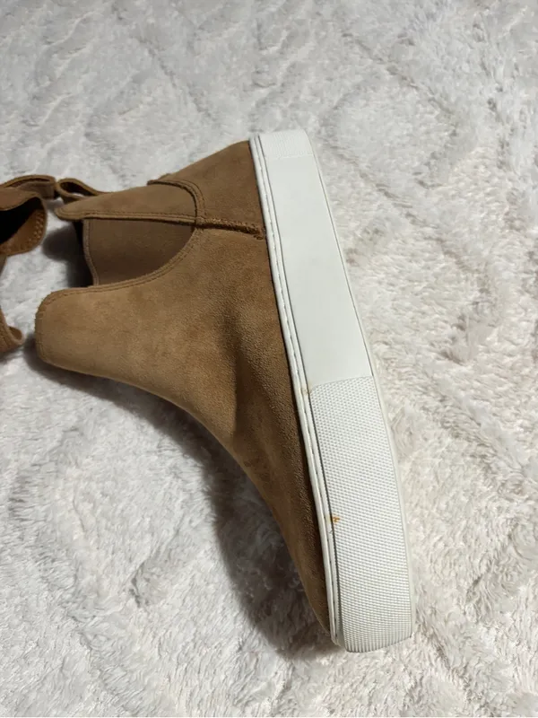 Ugg shoes size 7 - Image 5