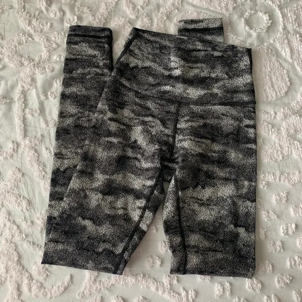 Lululemon Women’s 2 Wunder Under High-Rise Tight 28" Misted Jacquard Black White - Image 5