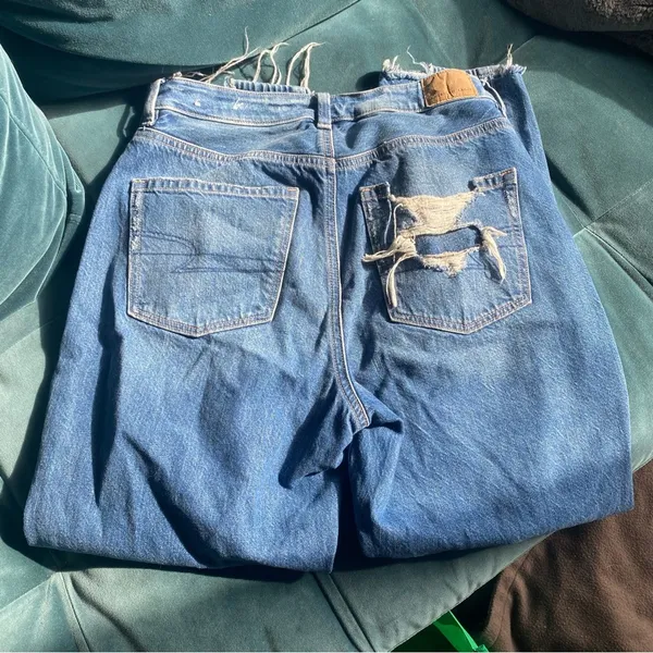 American Eagle Distressed Mom Jean - Image 4