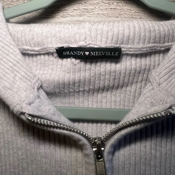 Brandy Melville grey ribbed cropped hoodie - Image 6