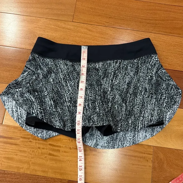 NWOT Lululemon Pace Rival Skirt Womens Black White Static Print Skort Size 8 - Image 8