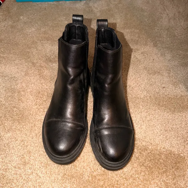 Mini black boots Size 9.5 - Image 2