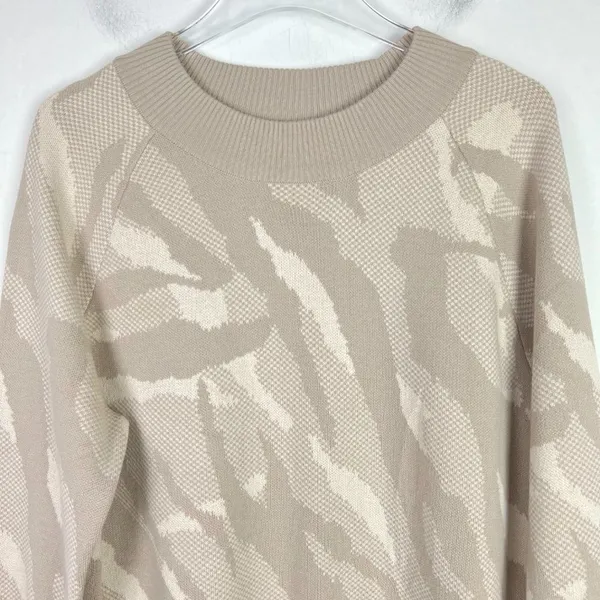 Jacquard Textured Crew Sweater Merino Wool Size Medium M EUC L2377 - Image 2