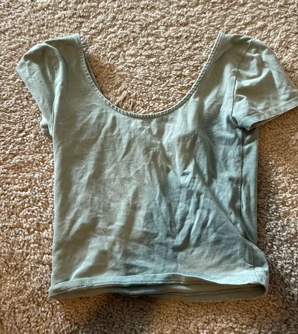 Aeropostale Baby Tee - Image 3